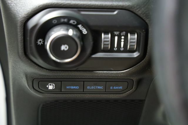 Used 2022 Jeep Wrangler Unlimited Sahara w/ Cold Weather Group image 29