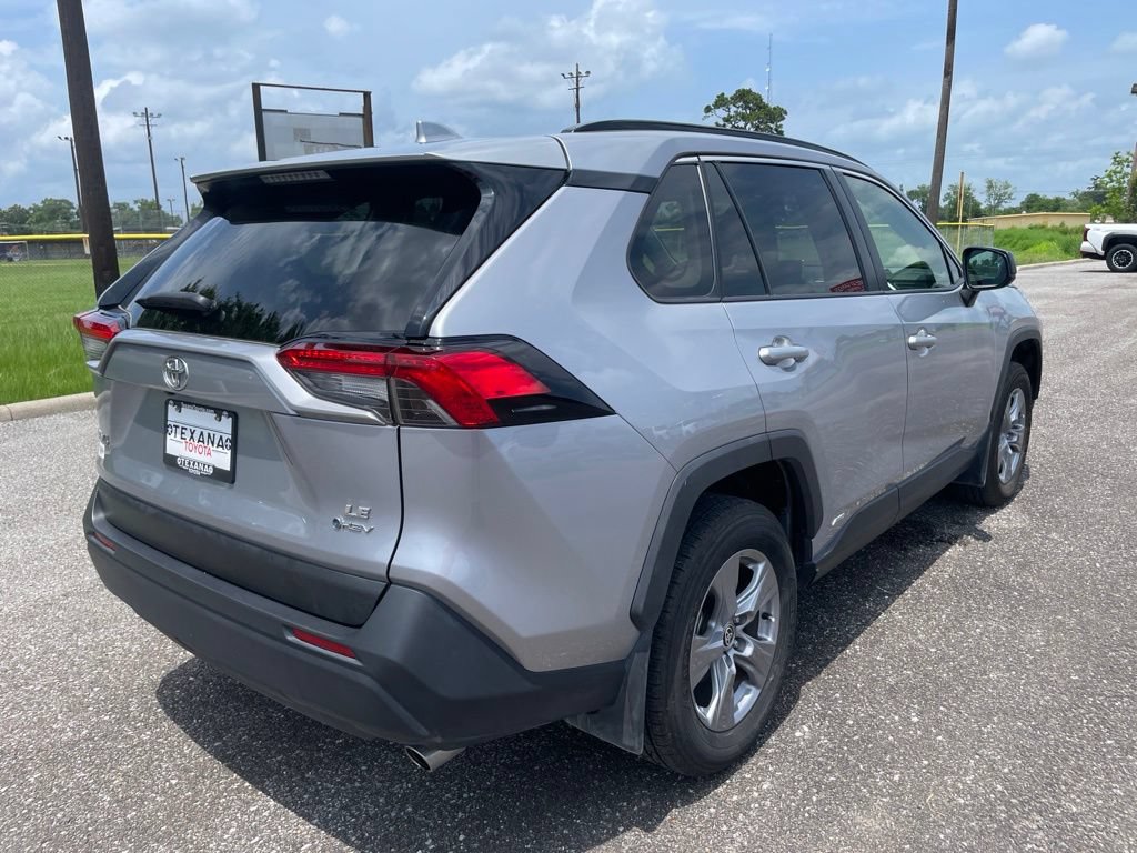 Used 2025 Toyota RAV4 LE AWD/4WD image 7