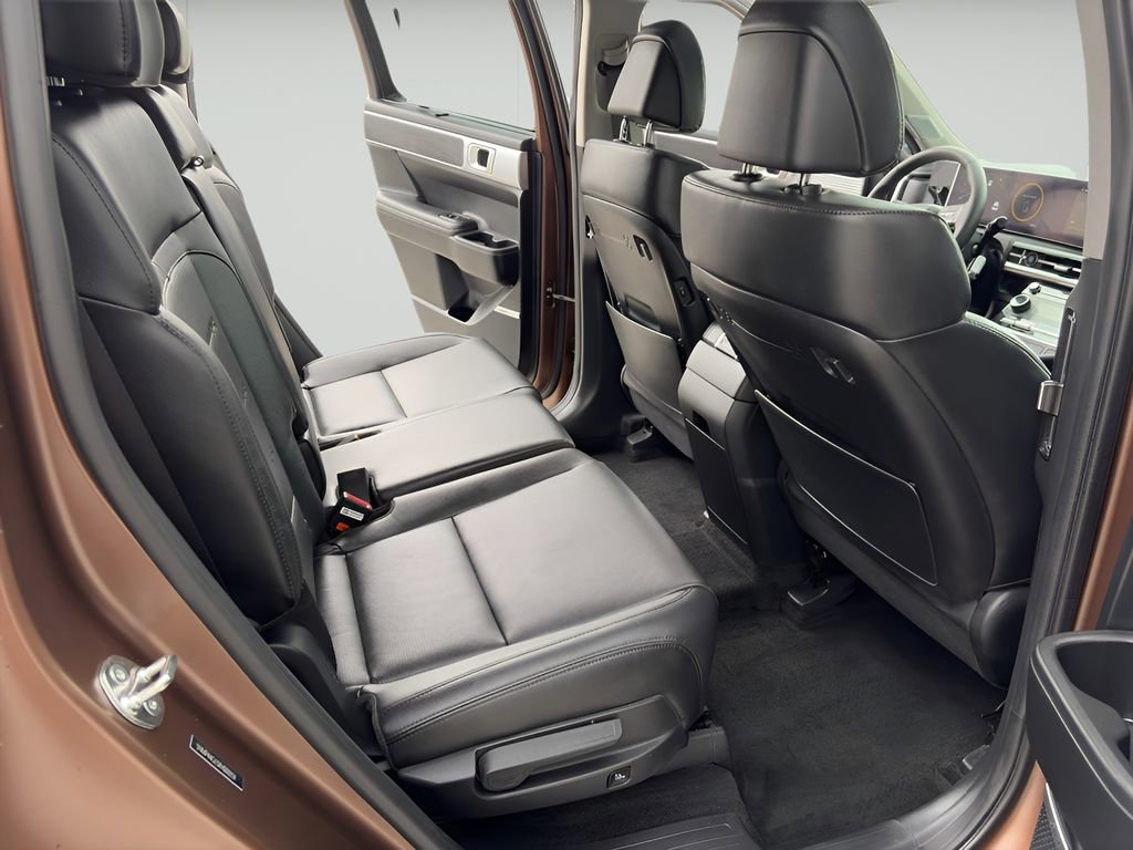 Used 2024 Hyundai Santa Fe Limited FWD image 11