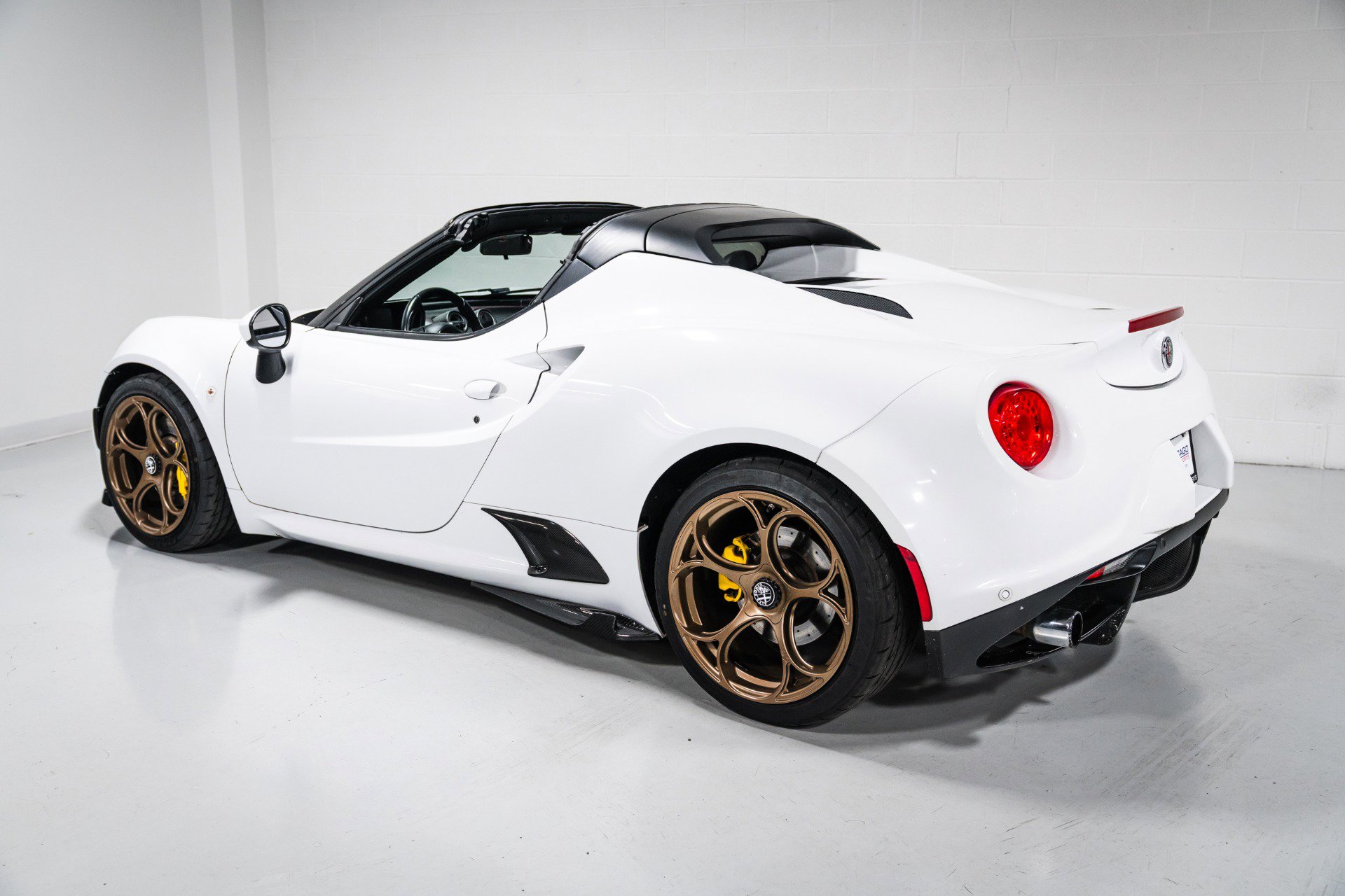 Used 2018 Alfa Romeo 4C Spider RWD image 5