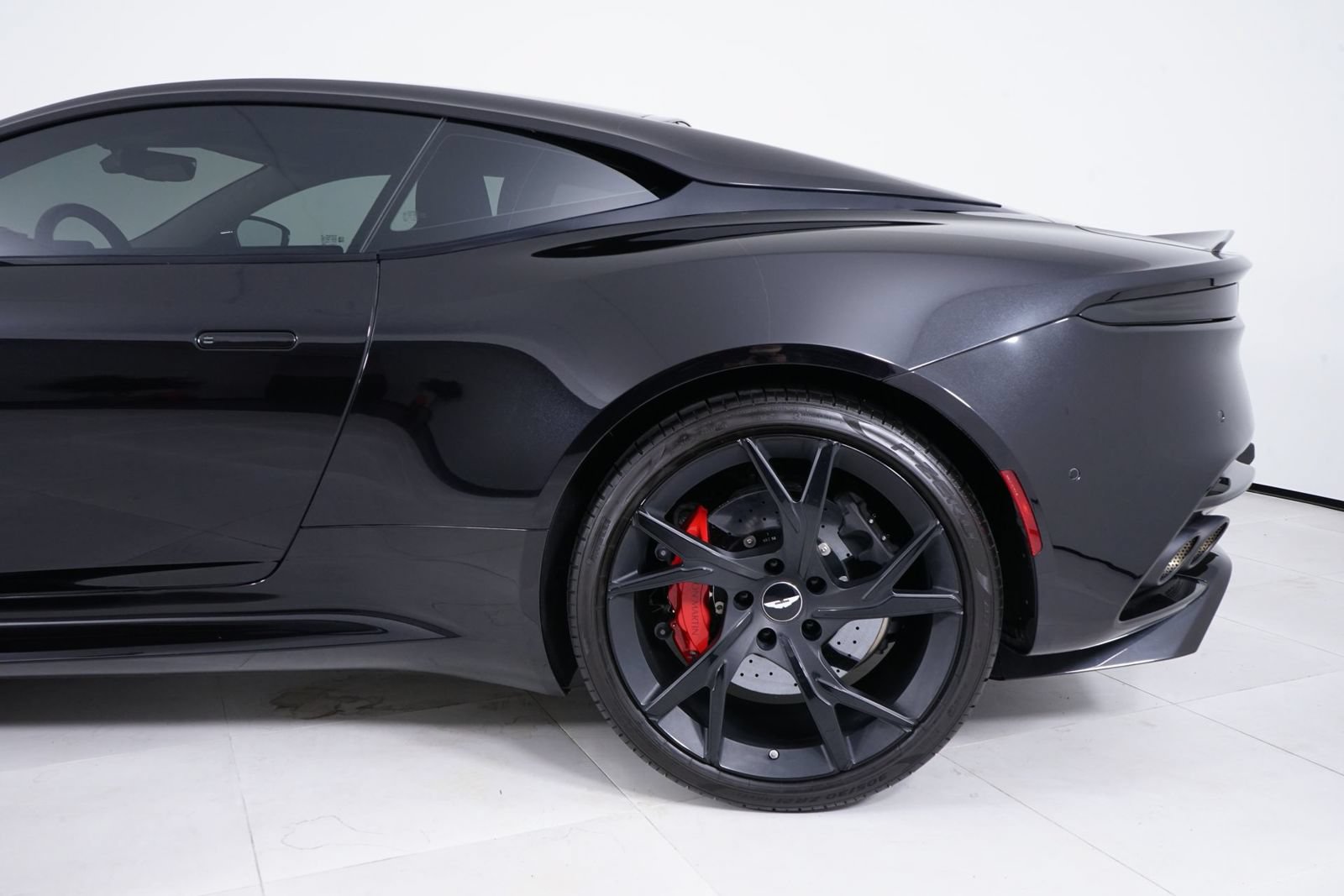 Used 2019 Aston Martin DBS Superleggera RWD image 12