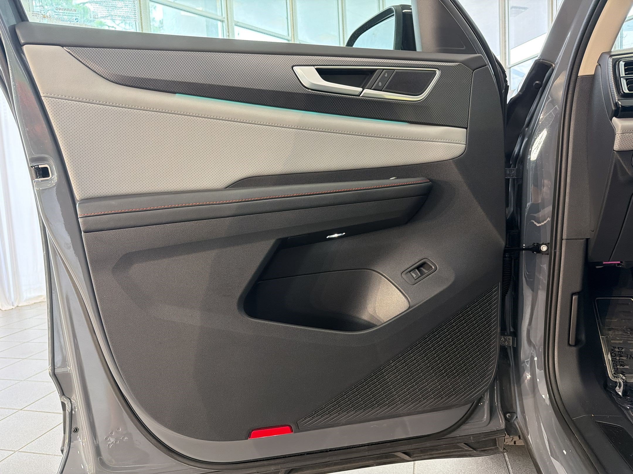 Used 2024 Volkswagen Atlas Peak Edition SEL AWD/4WD image 28