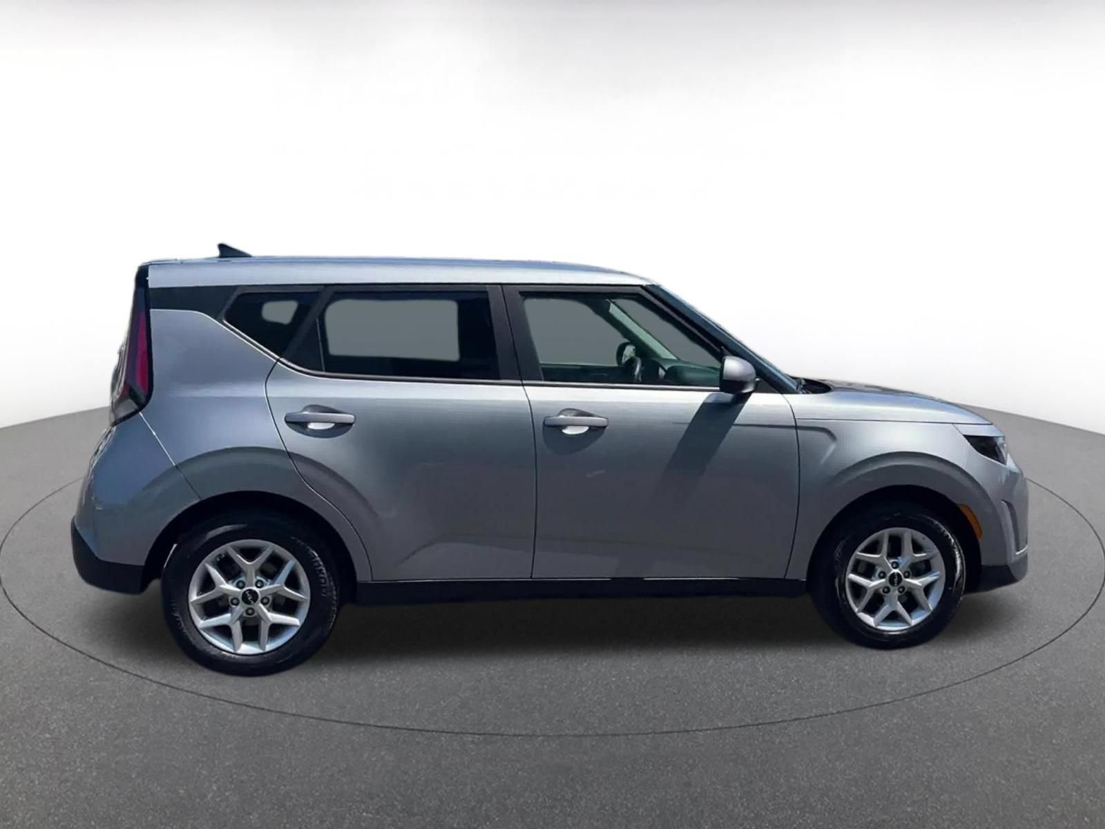 Used 2025 Kia Soul LX w/ LX Technology Package FWD image 13