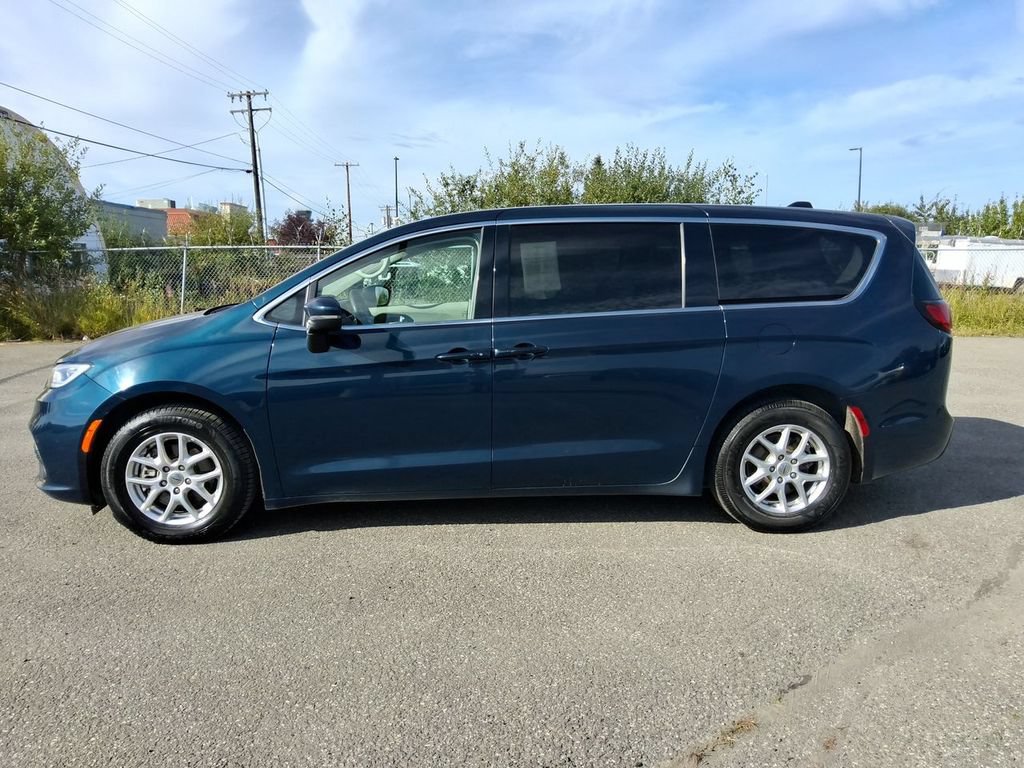 Certified 2023 Chrysler Pacifica Touring-L FWD image 5