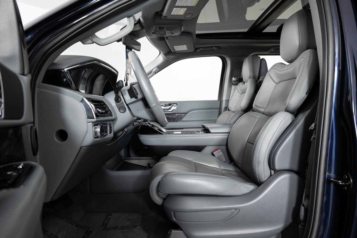 Used 2021 Lincoln Navigator Reserve w/ Cargo Convenience Package image 14