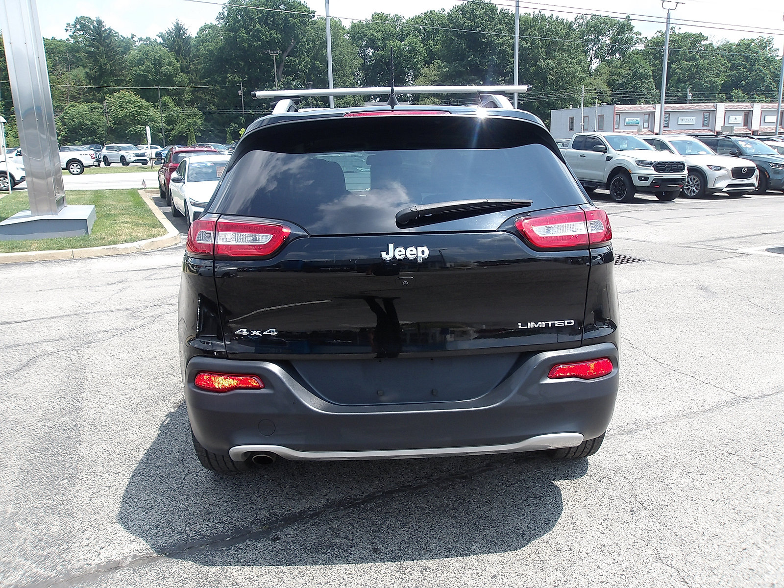 Used 2017 Jeep Cherokee Limited AWD/4WD image 6