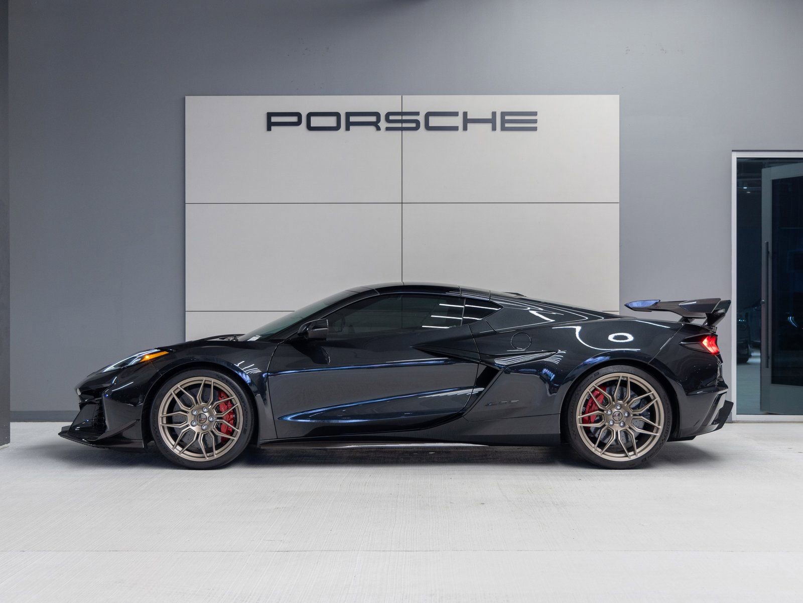 Used 2024 Chevrolet Corvette Z06 w/ Z07 Performance Package image 2