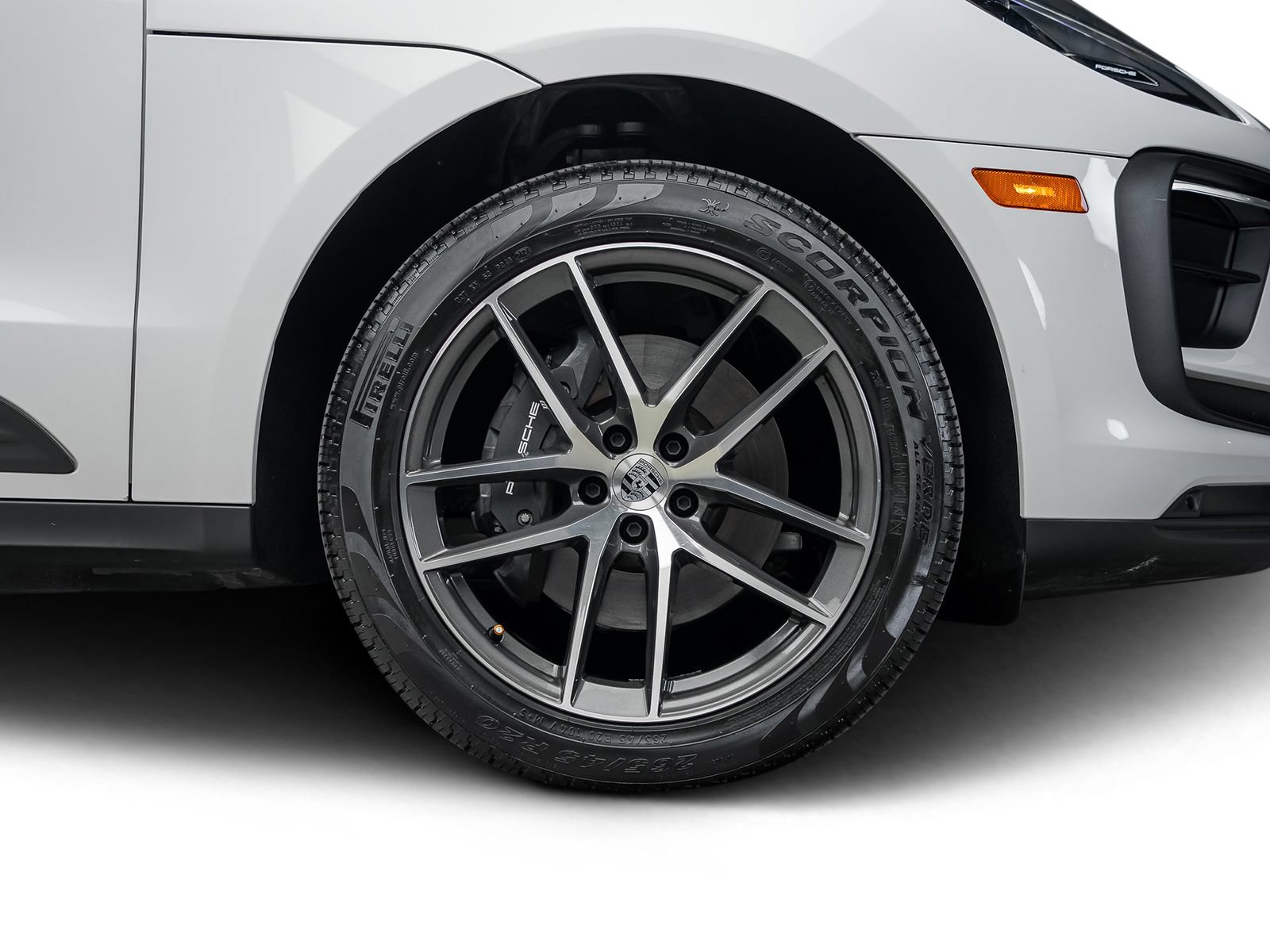 Used 2025 Porsche Macan AWD/4WD image 26