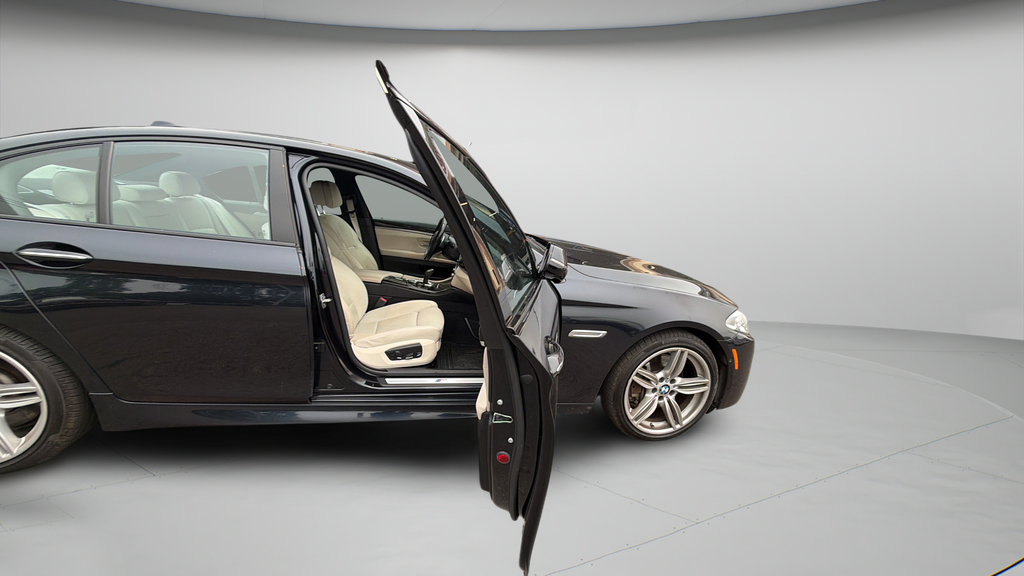 Used 2015 BMW 550i xDrive Sedan AWD/4WD image 9