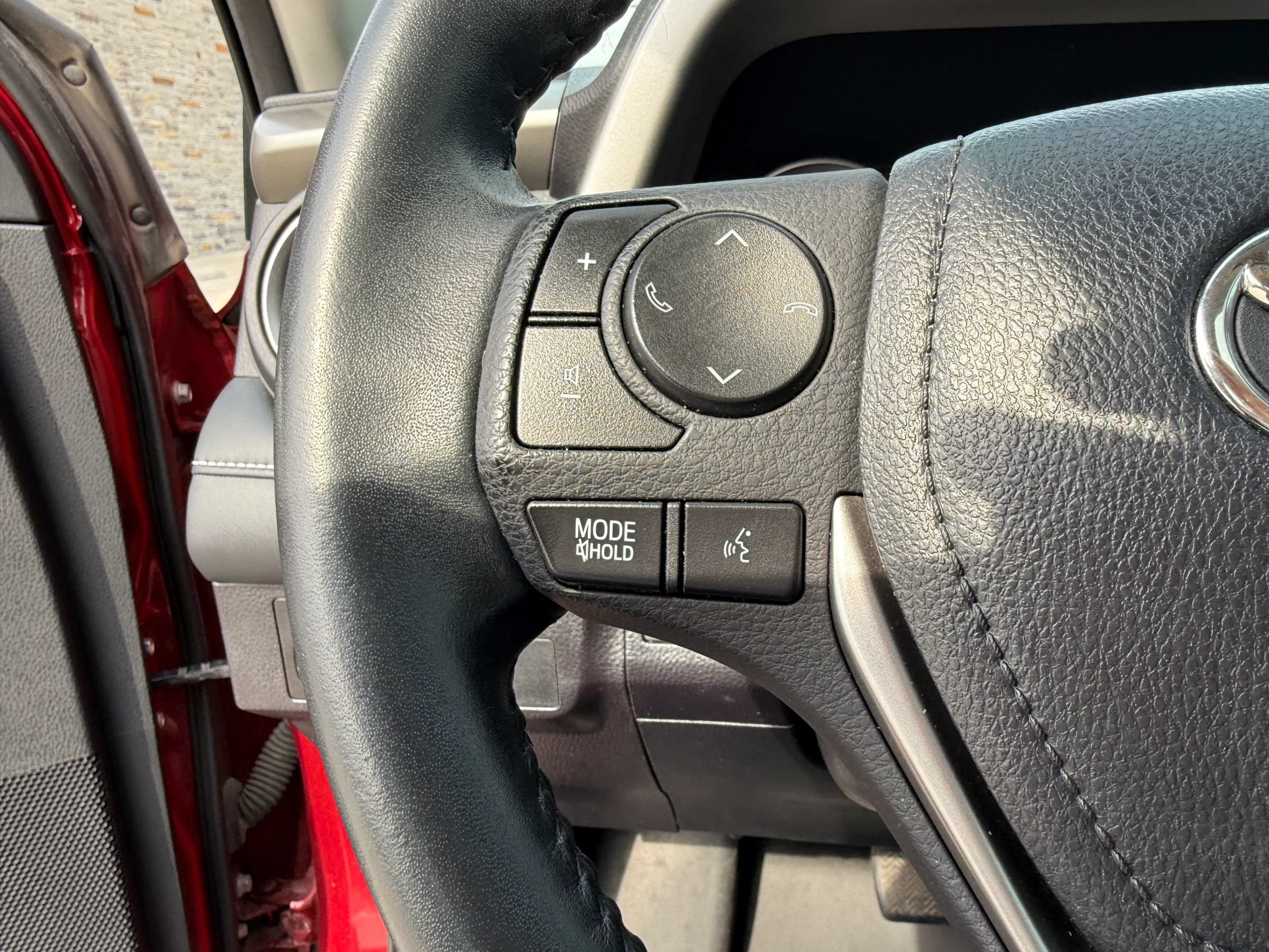 Used 2018 Toyota RAV4 XLE FWD image 11