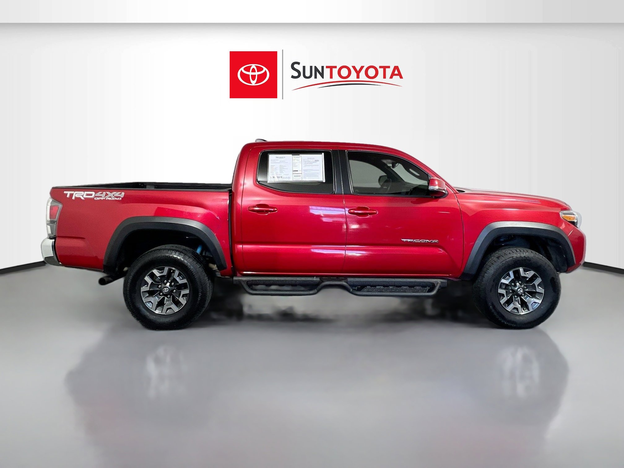 Used 2022 Toyota Tacoma TRD Off-Road image 2