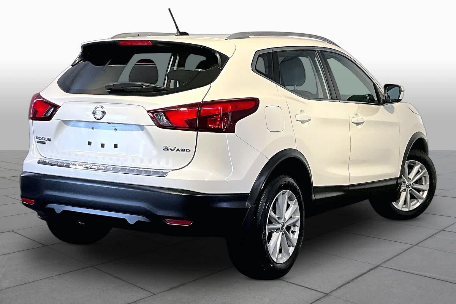 Used 2017 Nissan Rogue Sport SV AWD/4WD image 13