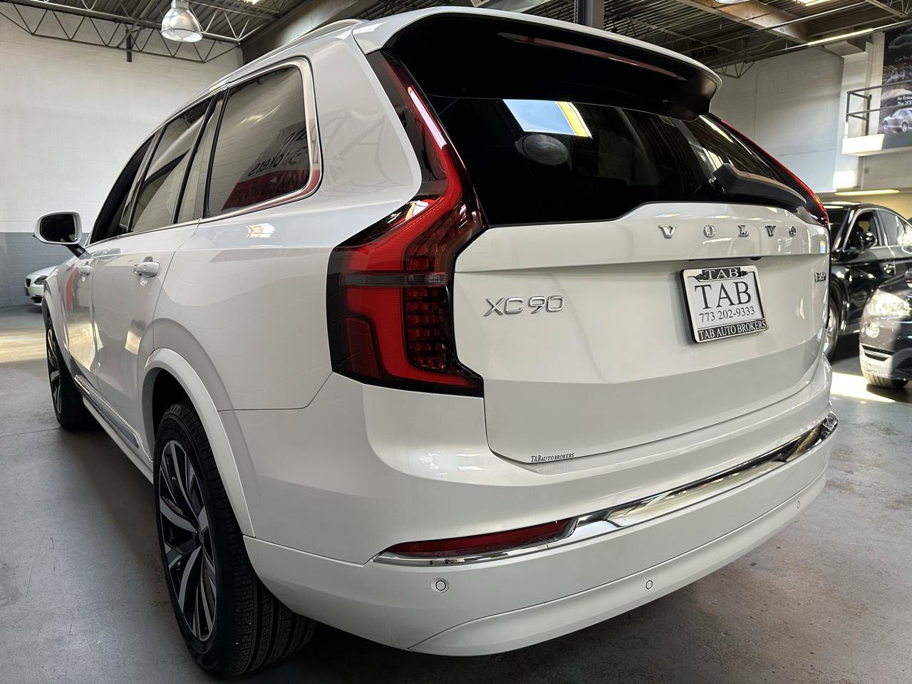 Used 2025 Volvo XC90 B6 Core w/ Protection Package AWD/4WD image 5