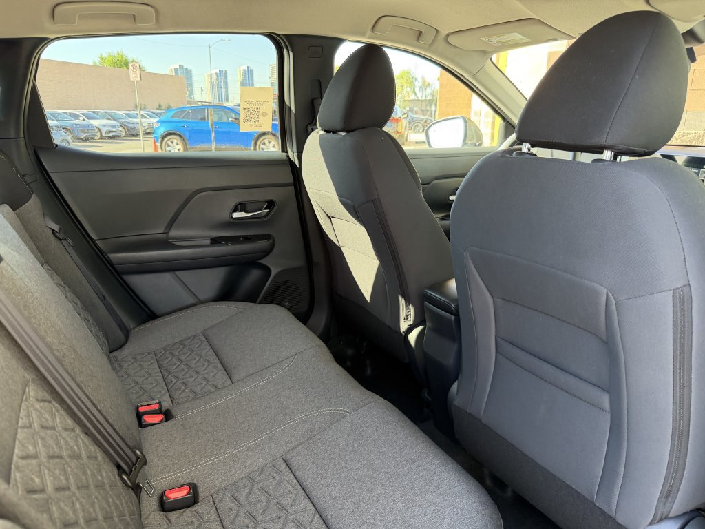 Used 2025 Nissan Kicks SV AWD/4WD image 33