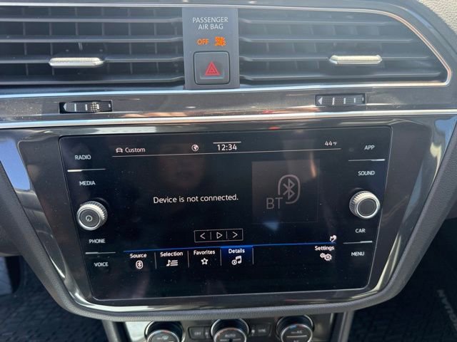 Used 2021 Volkswagen Tiguan SE w/ Panoramic Sunroof Package AWD/4WD image 15