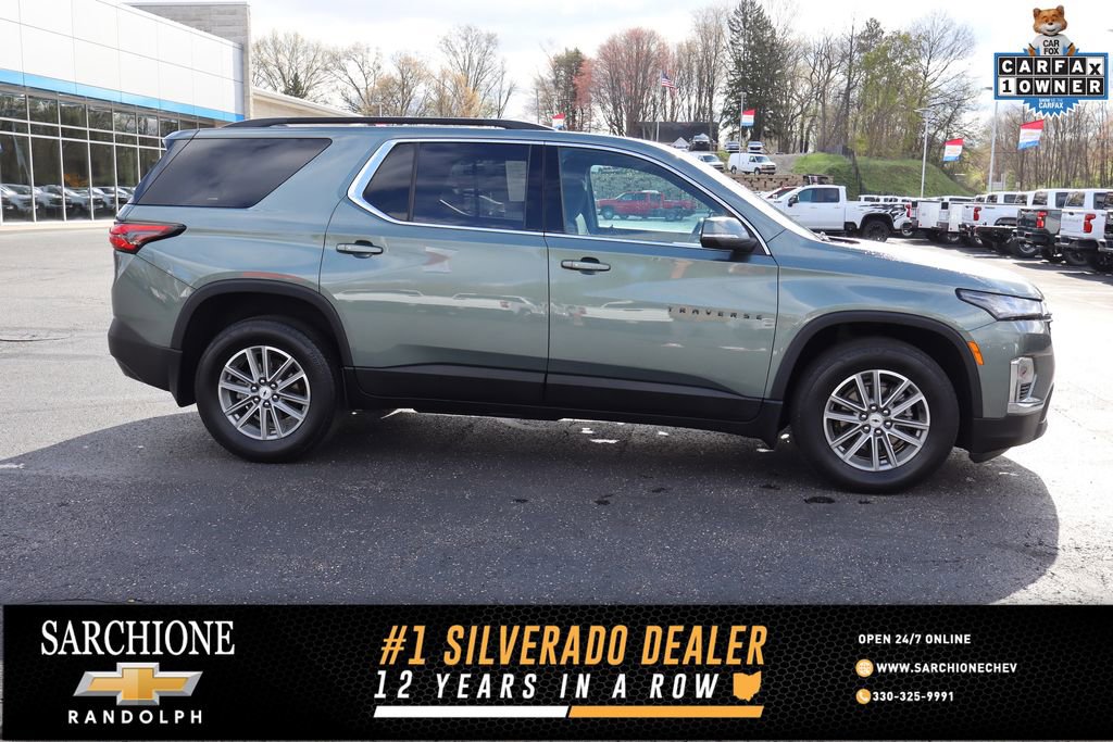 Used 2023 Chevrolet Traverse LT image 1