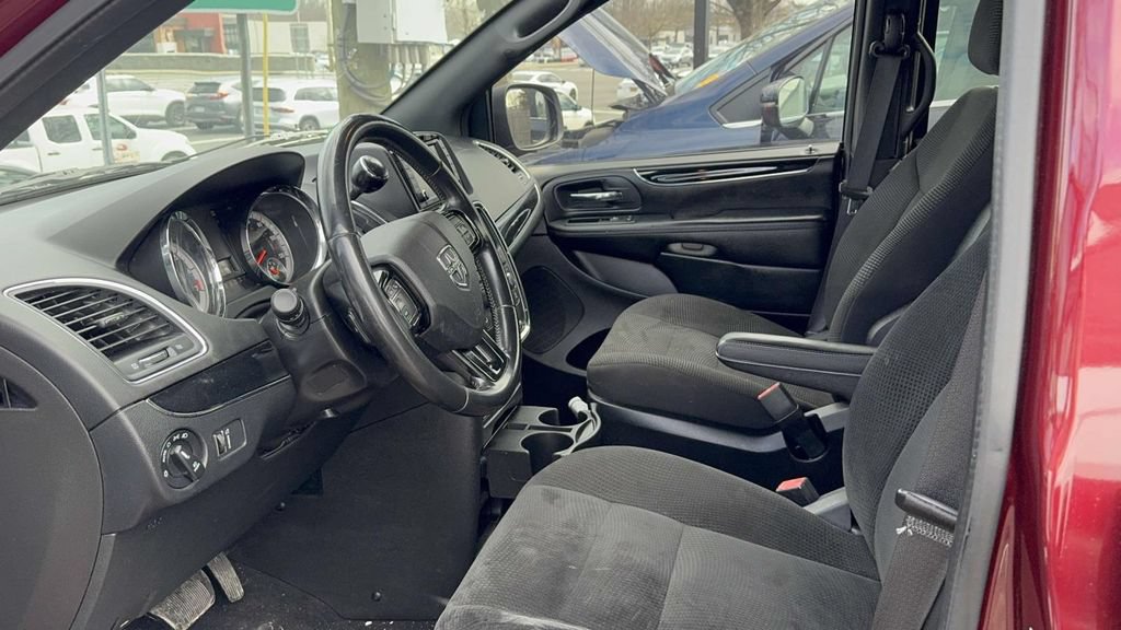 Used 2020 Dodge Grand Caravan SE FWD image 19