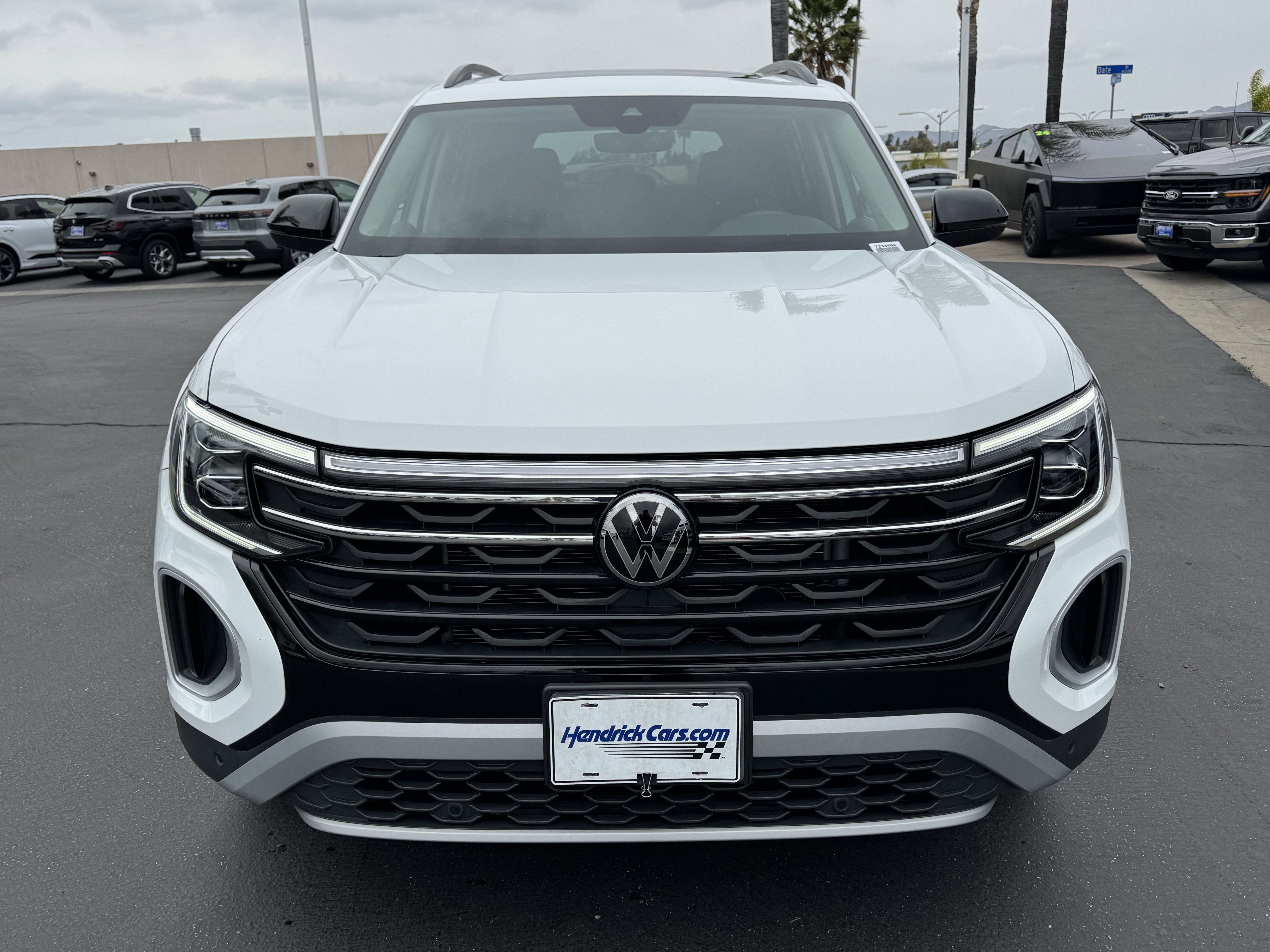 Certified 2024 Volkswagen Atlas Peak Edition SE image 3