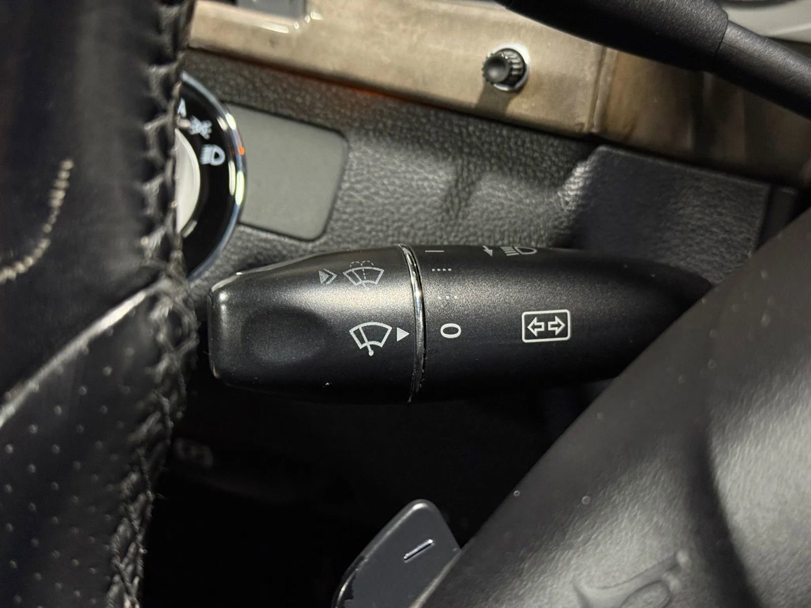 Used 2010 Mercedes-Benz E 350 E 350 4MATIC Sedan 4D image 25