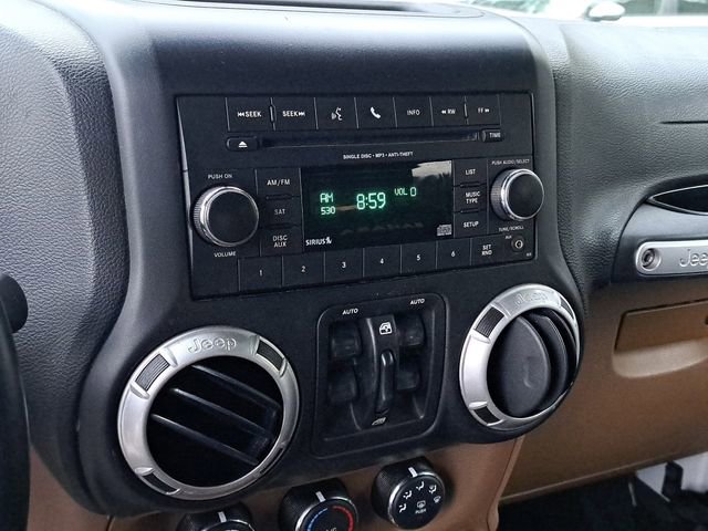 Used 2015 Jeep Wrangler Unlimited Sahara w/ Connectivity Group image 26