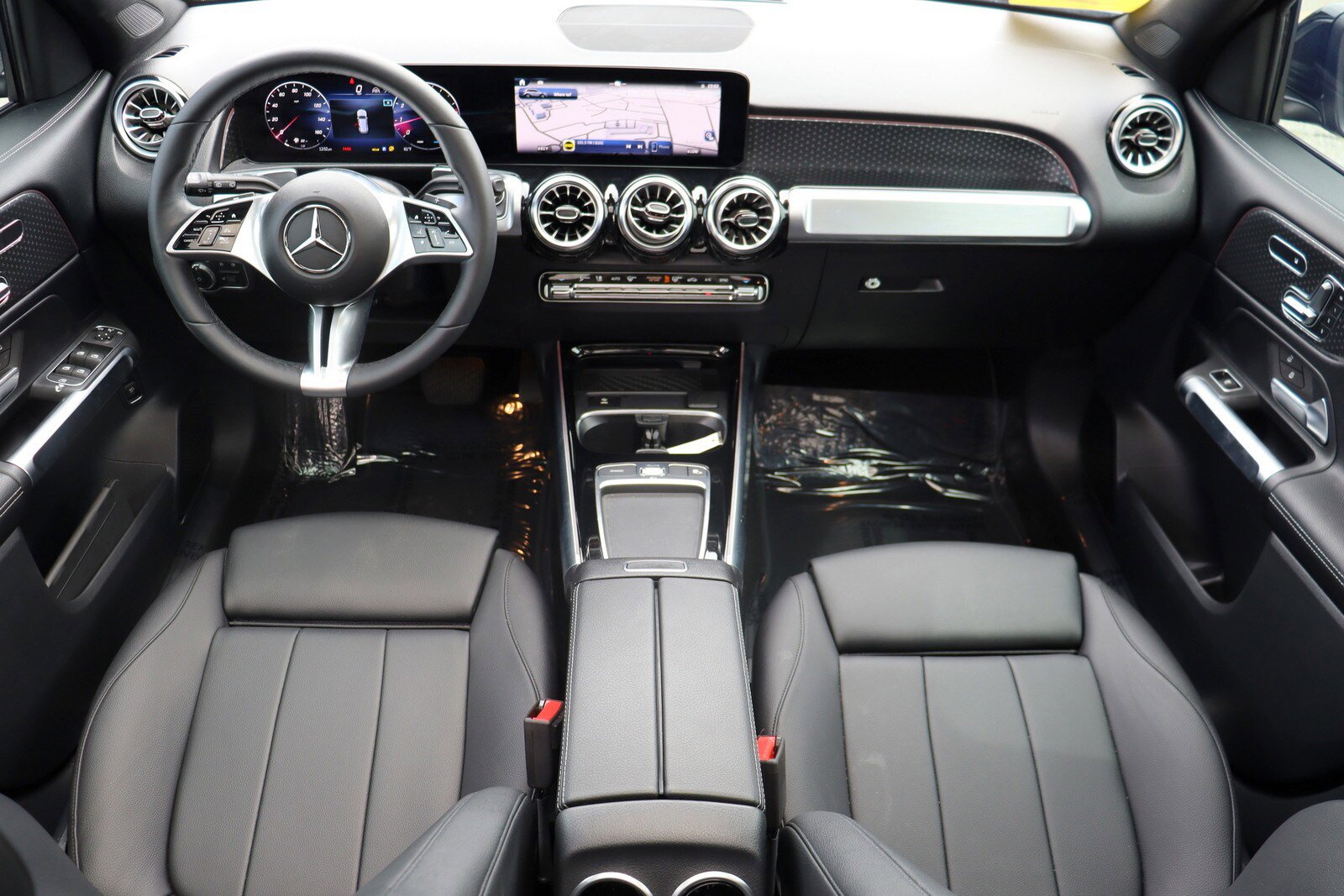 Used 2024 Mercedes-Benz GLB 250 w/ Driver Assistance Package image 9