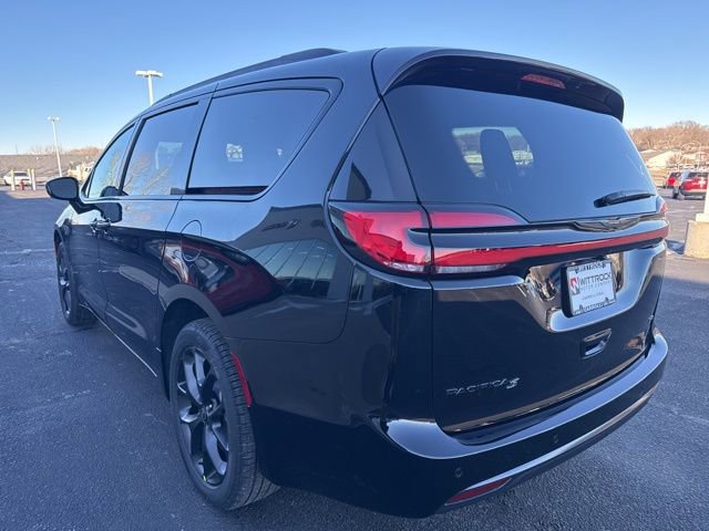 New 2026 Chrysler Pacifica Select w/ S Appearance Package image 3