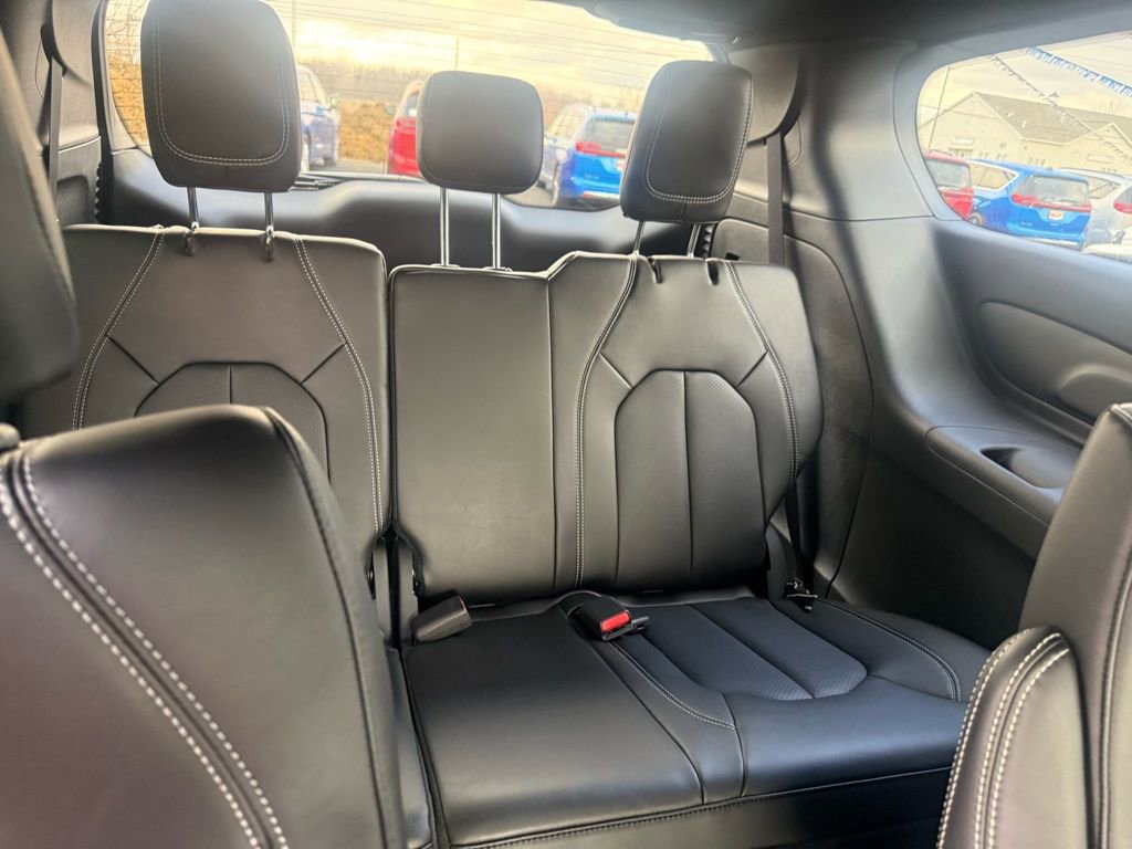 New 2025 Chrysler Pacifica Select FWD image 28