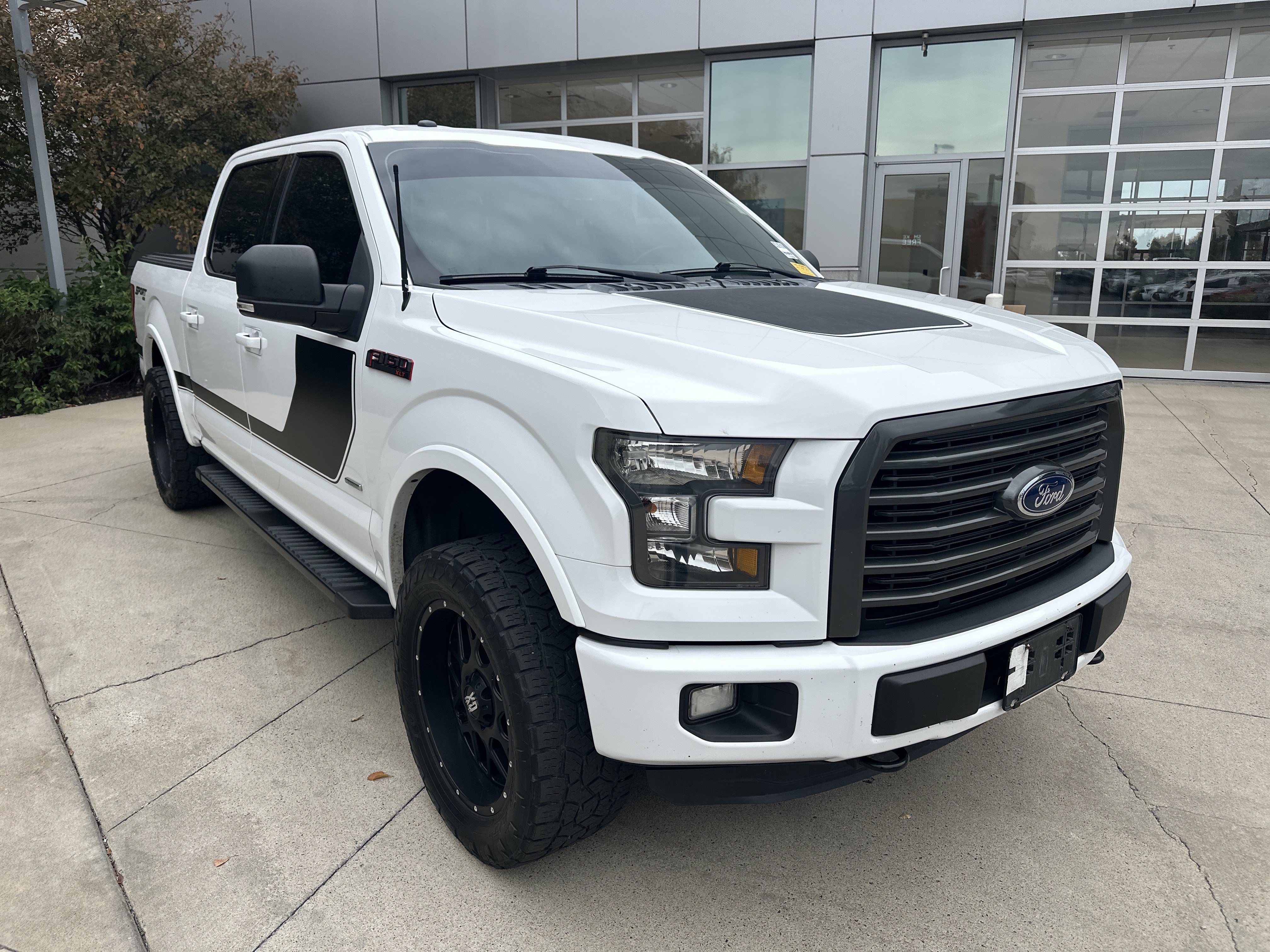Used 2016 Ford F150 XLT w/ Equipment Group 302A Luxury AWD/4WD image 2