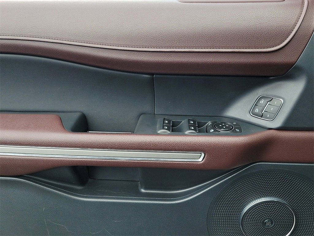 Used 2022 Ford Expedition Max Limited image 16