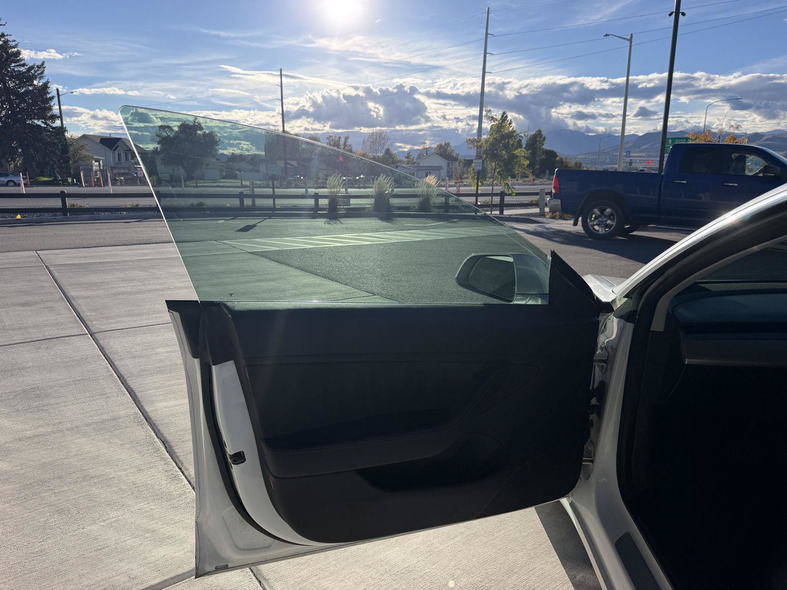 Used 2018 Tesla Model 3 Long Range RWD image 11