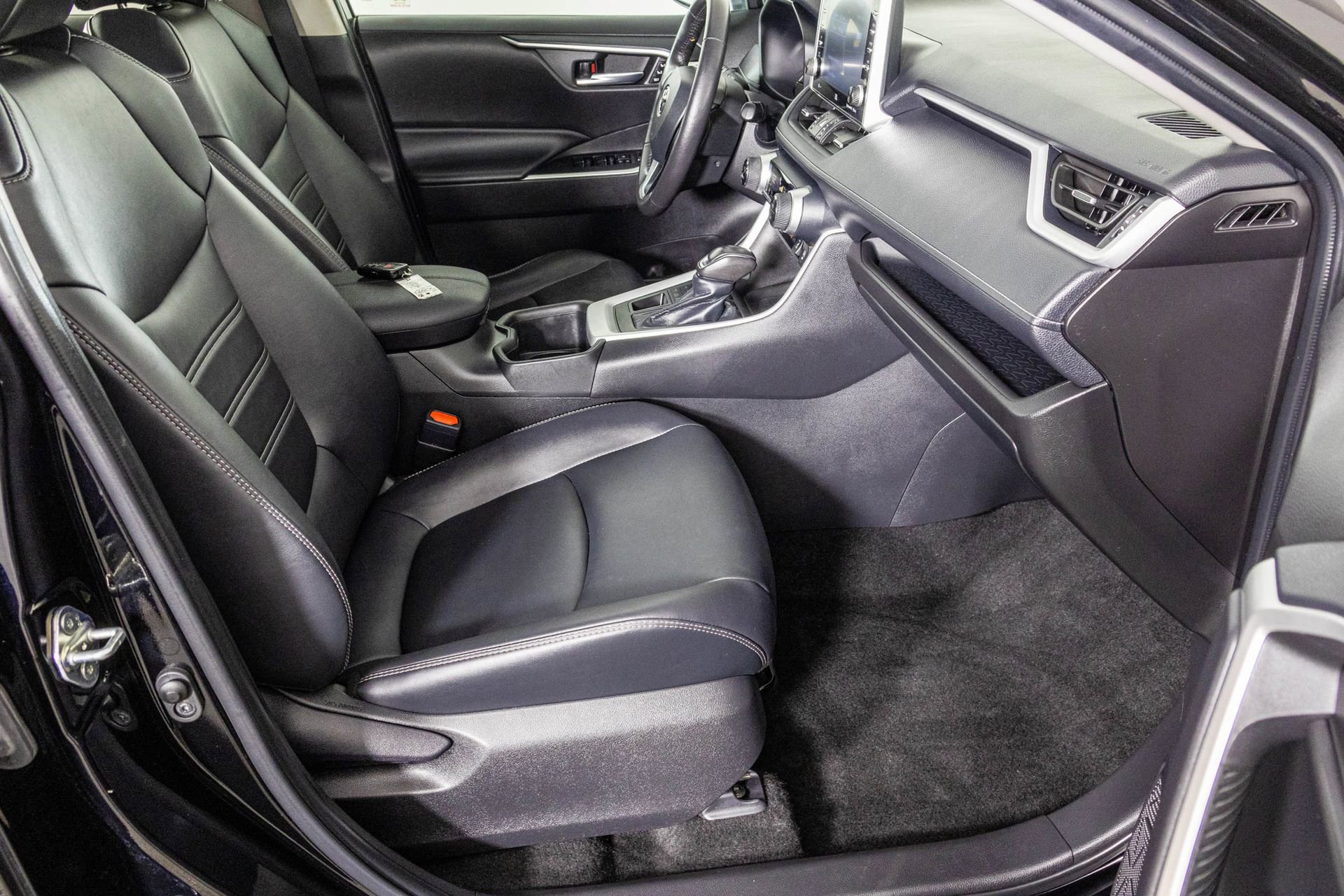 Used 2022 Toyota RAV4 XLE Premium image 45