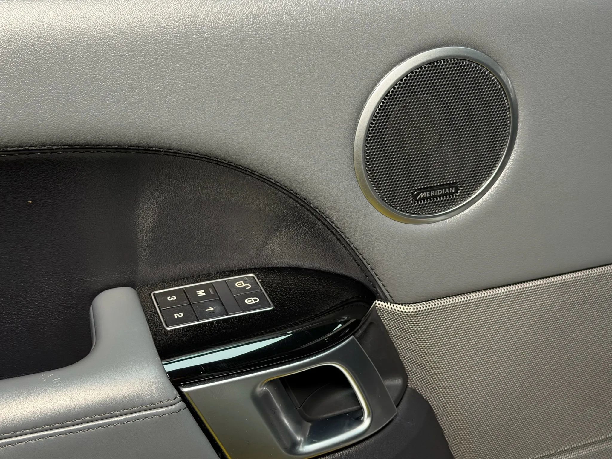 Used 2014 Land Rover Range Rover Sport Supercharged image 36