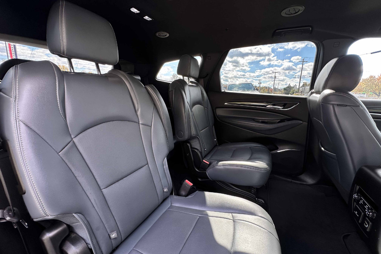 Used 2024 Buick Enclave Premium image 24