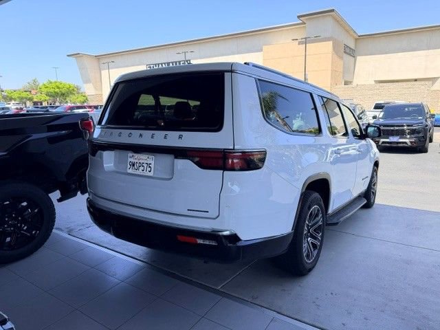 Used 2024 Jeep Wagoneer L Series II w/ Flexible Seating Group RWD image 5
