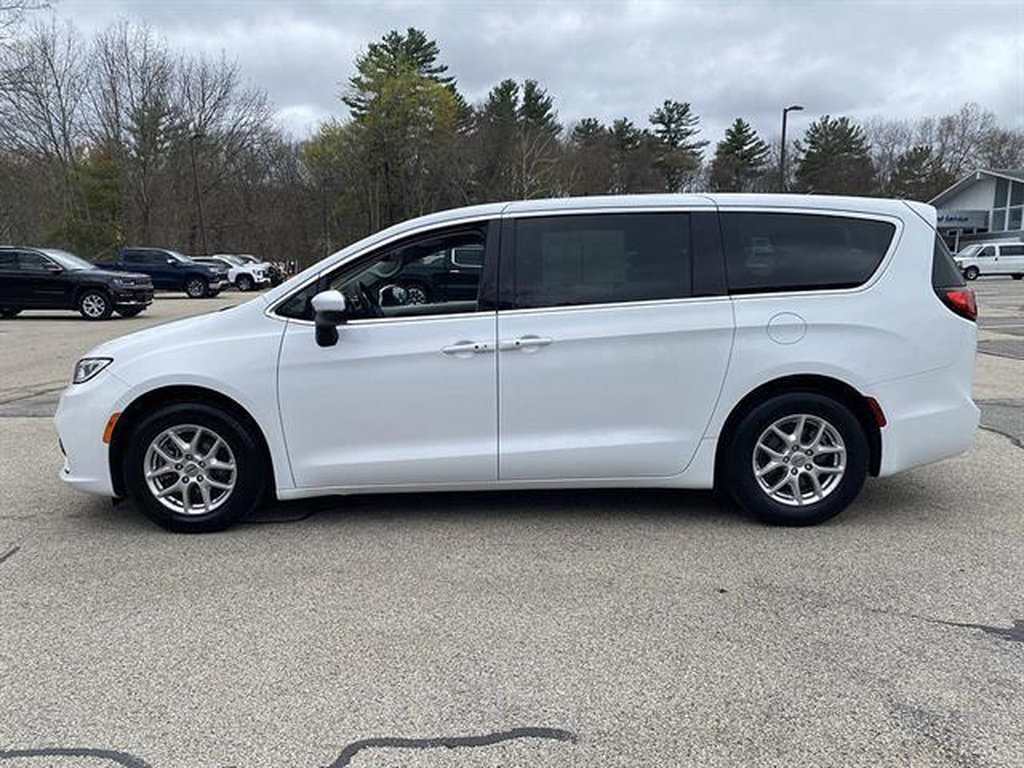 Used 2023 Chrysler Pacifica Touring-L FWD image 56