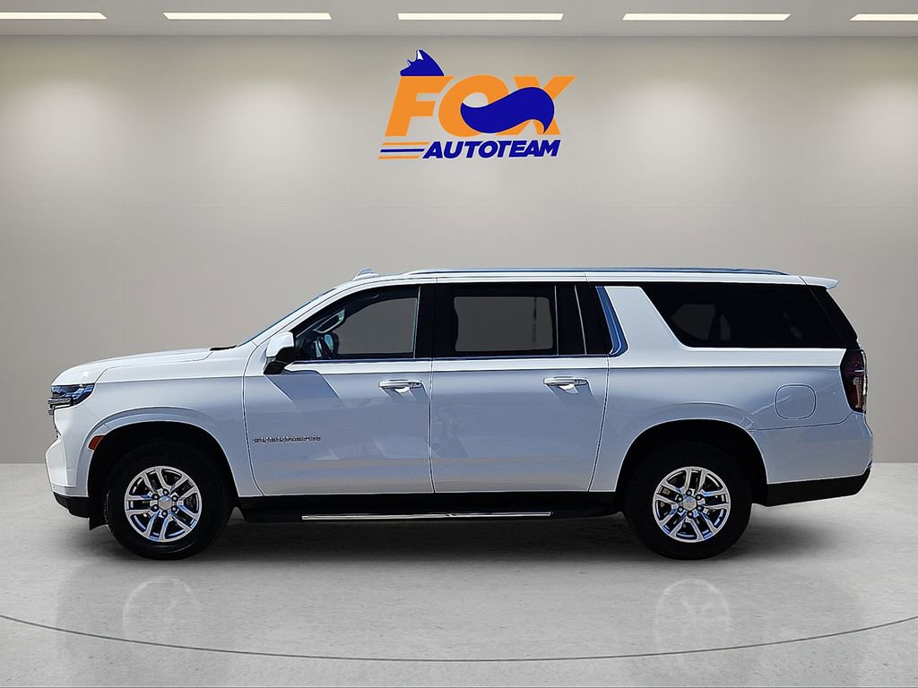 Used 2024 Chevrolet Suburban LT RWD image 2