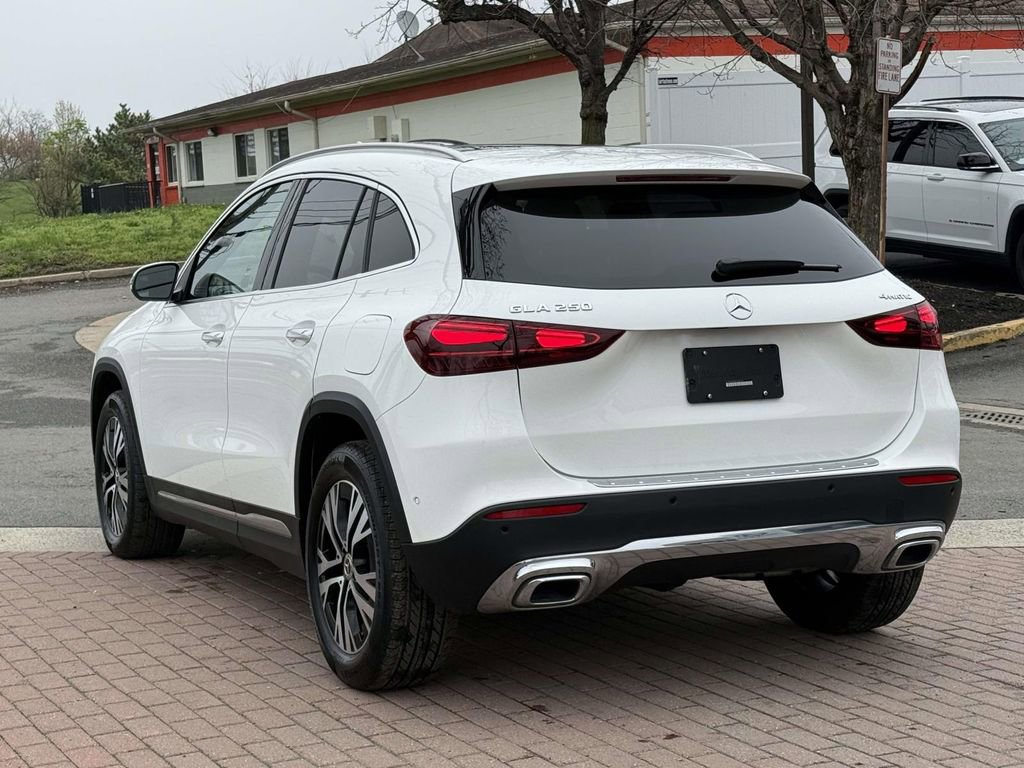 Used 2025 Mercedes-Benz GLA 250 4MATIC image 4