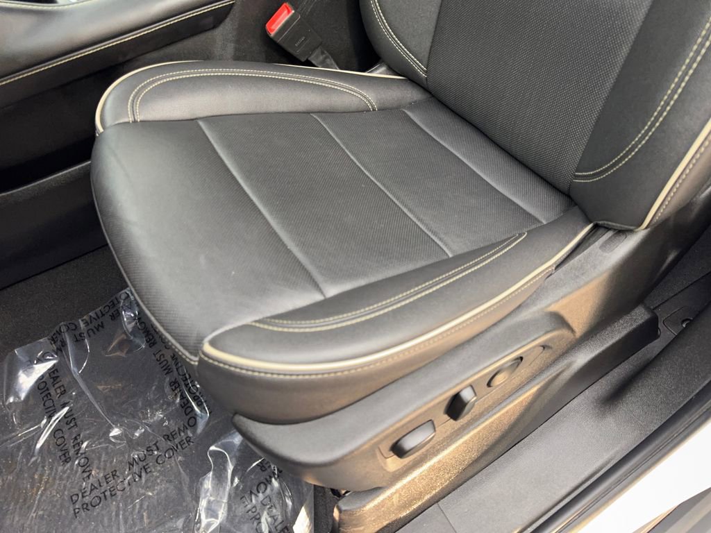 Used 2024 GMC Yukon SLT image 30