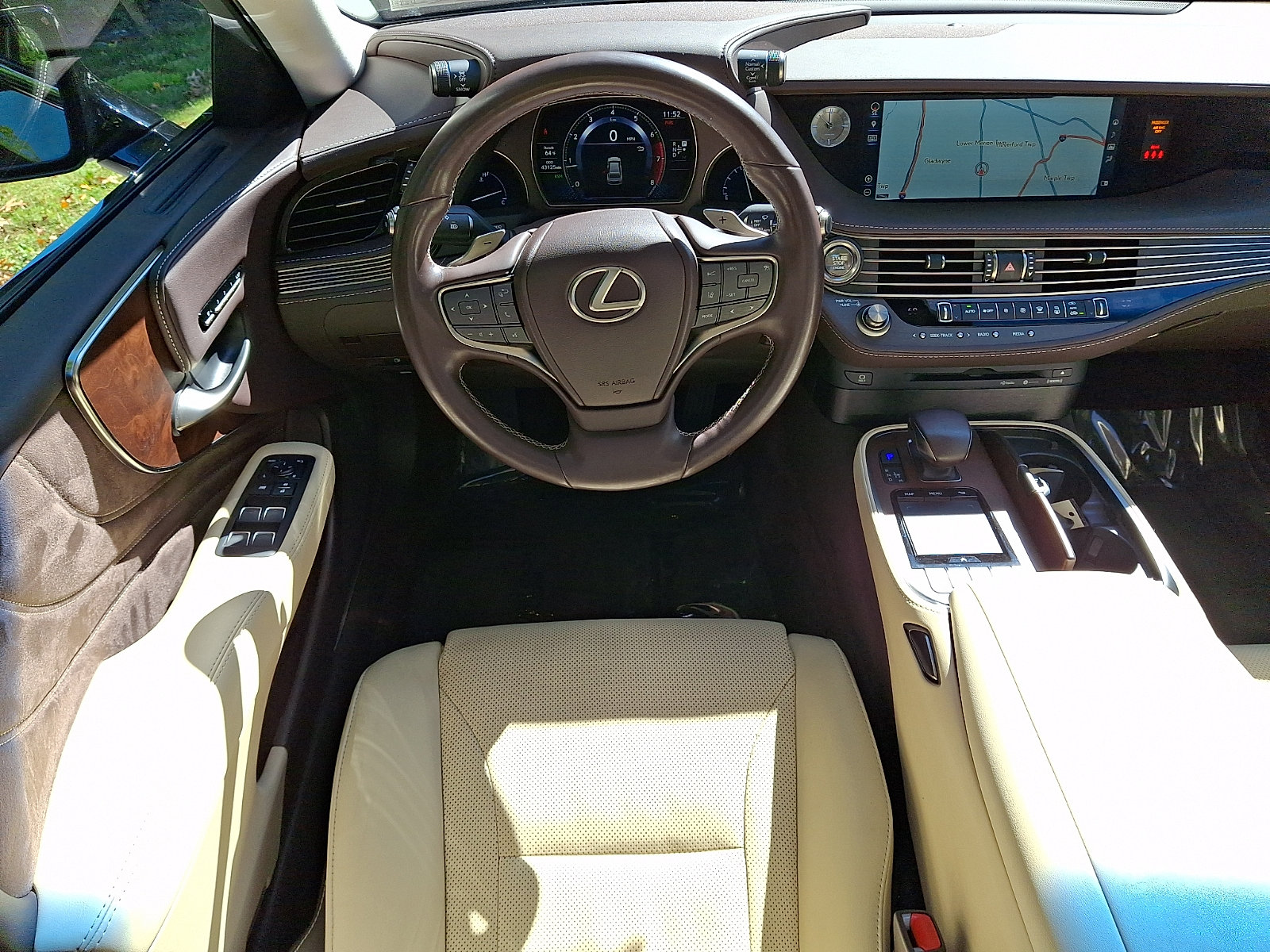 Used 2019 Lexus LS 500 AWD w/ Accessory Package (Z1) image 12
