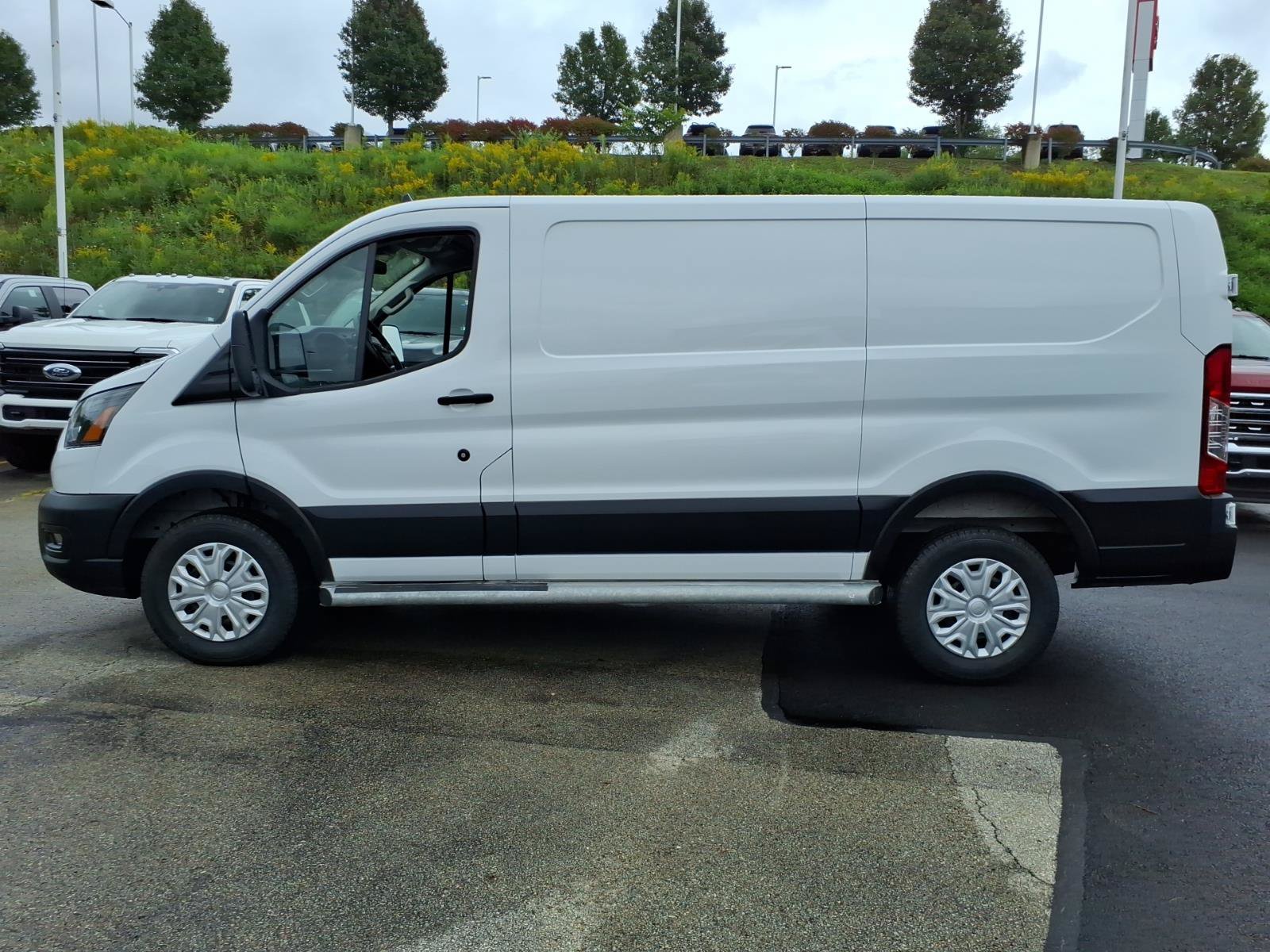 Certified 2025 Ford Transit 250 Low Roof w/ Exterior Upgrade Package RWD image 4
