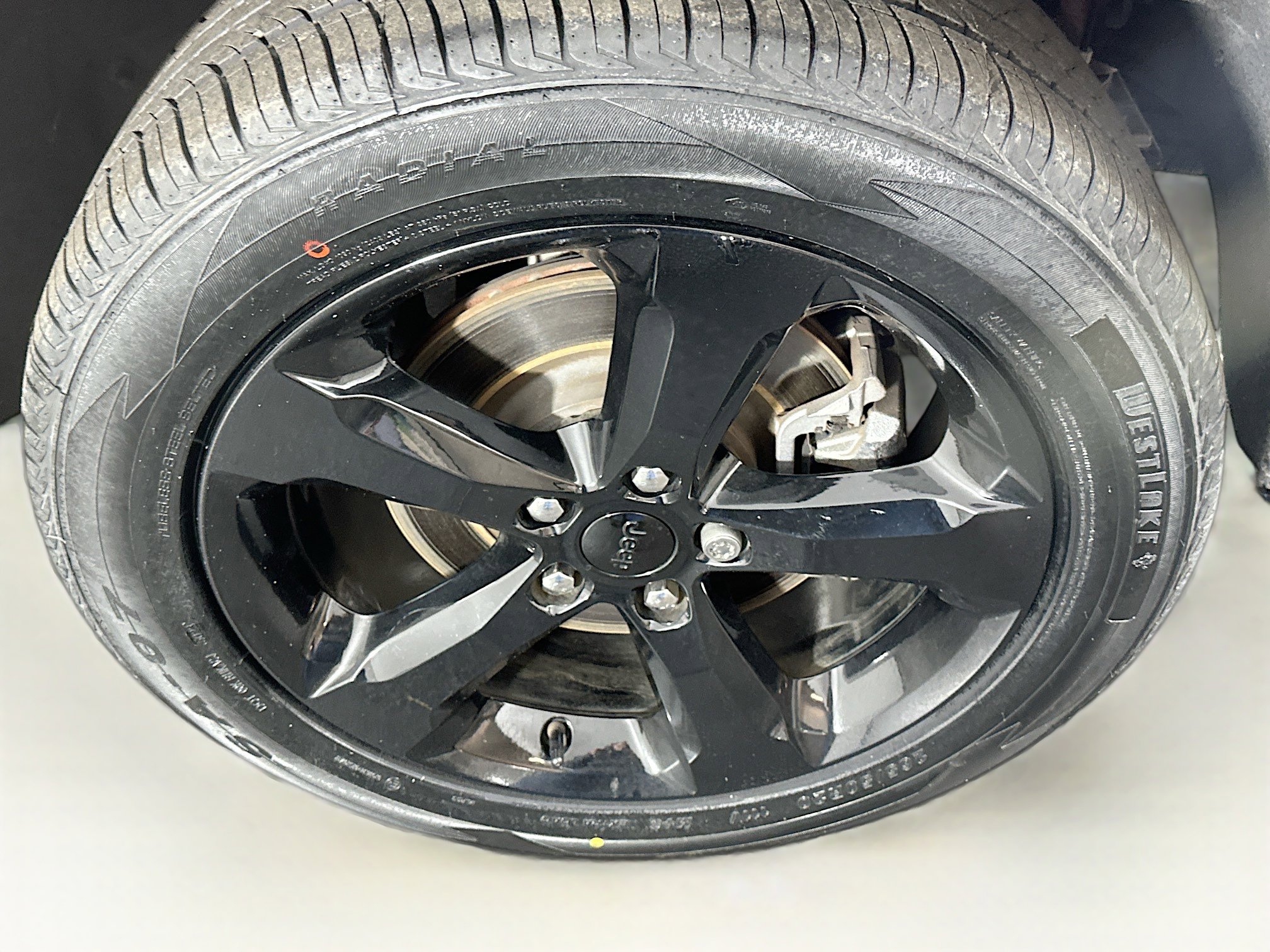 Used 2023 Jeep Grand Cherokee L Limited w/ Black Appearance Package image 11