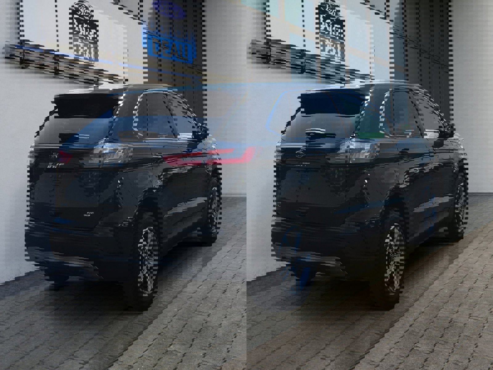 Used 2023 Ford Edge SEL w/ Convenience Package AWD/4WD image 3