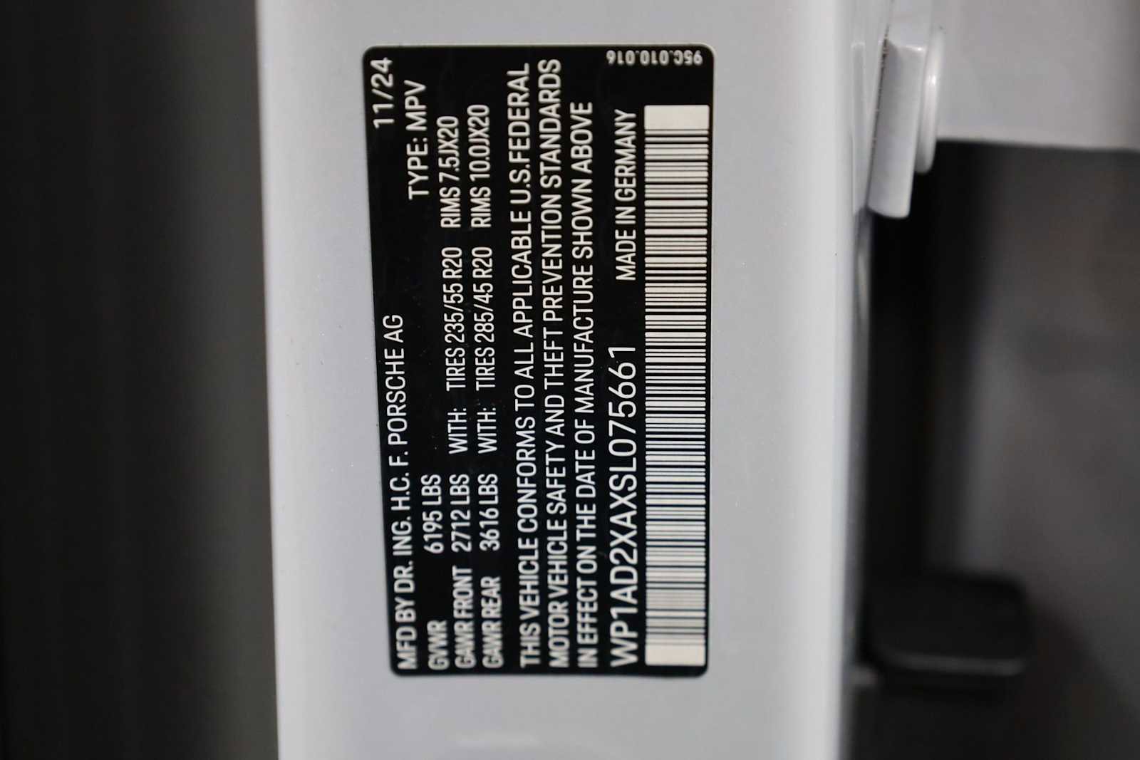 Certified 2025 Porsche Macan Electric image 43