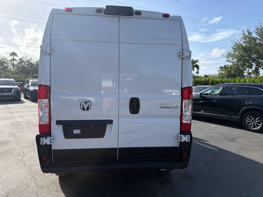 Used 2024 RAM ProMaster 2500 FWD image 3