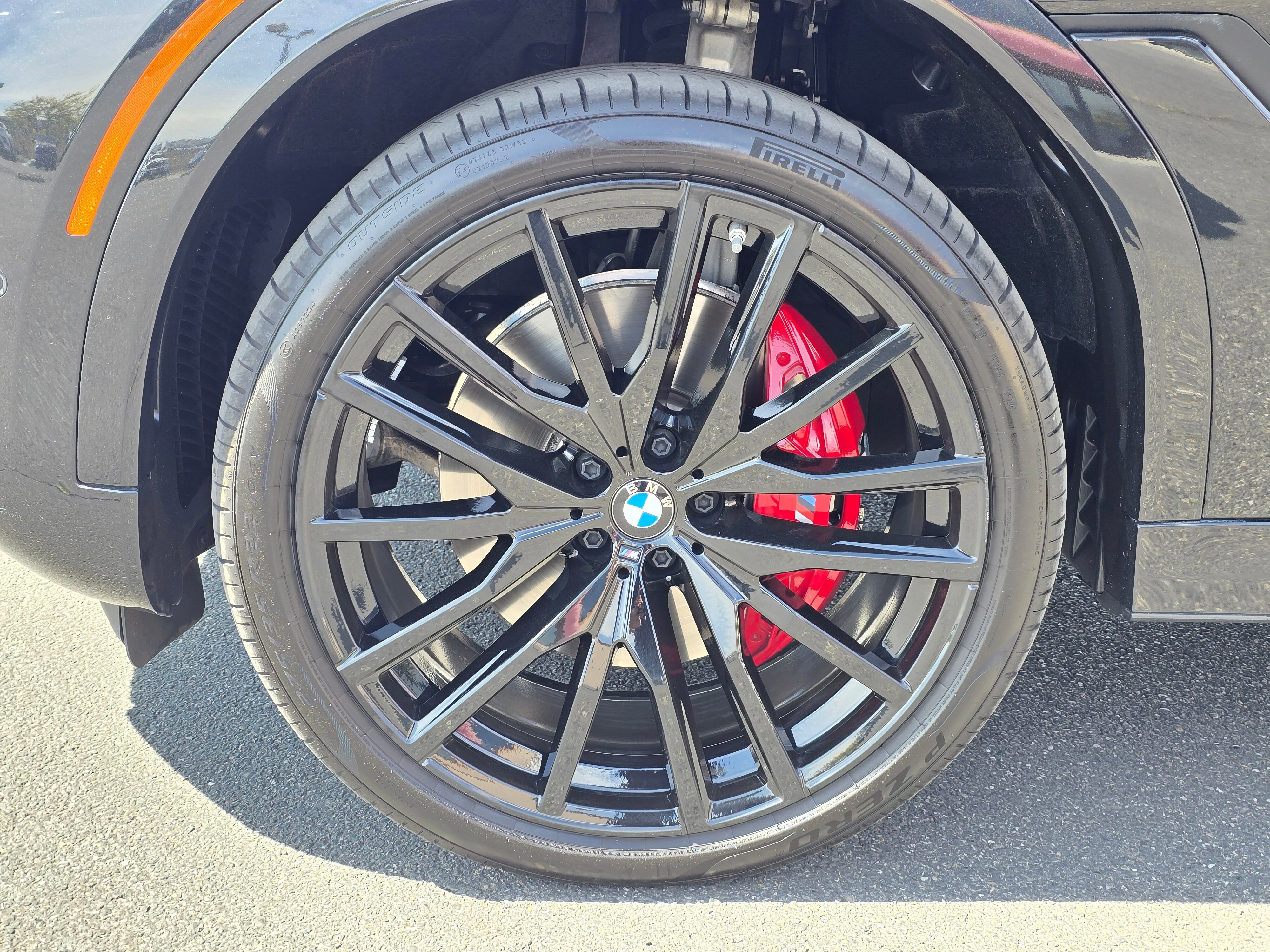 Certified 2025 BMW X6 xDrive40i w/ Executive Package image 8