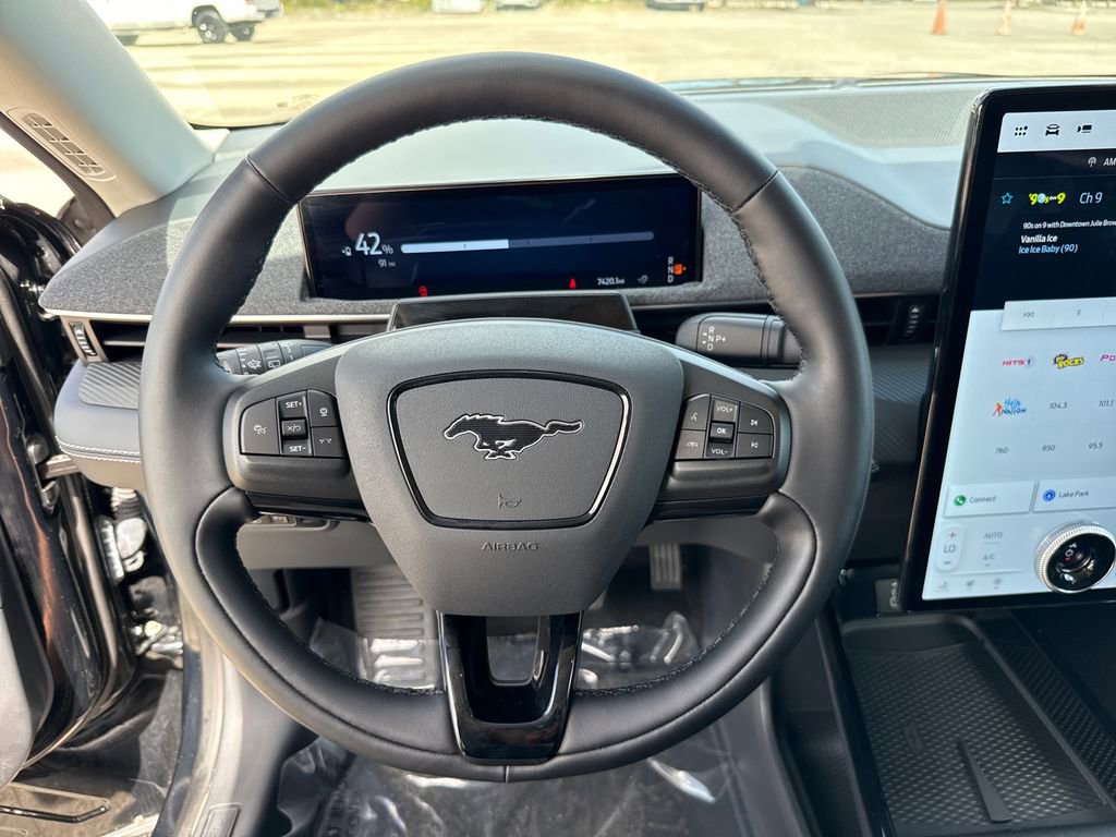 Certified 2025 Ford Mustang Mach-E Premium image 14
