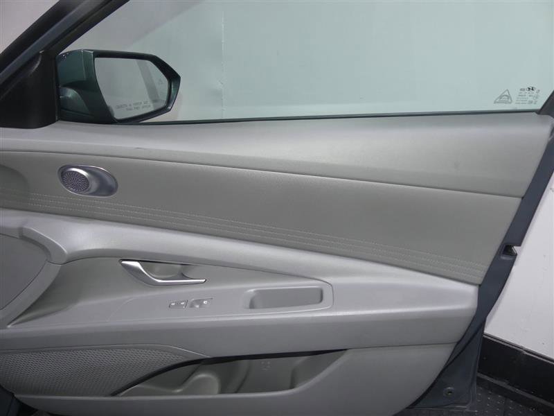Used 2024 Hyundai Elantra SEL FWD image 19