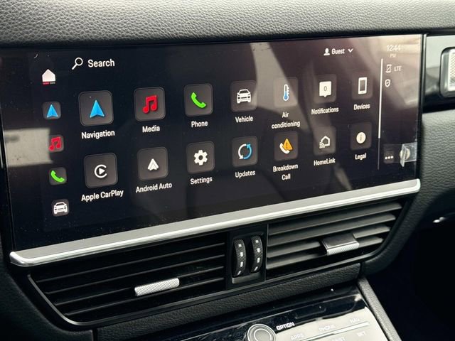 Used 2022 Porsche Cayenne Platinum Edition image 3