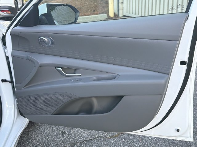 New 2026 Hyundai Elantra SE FWD image 16