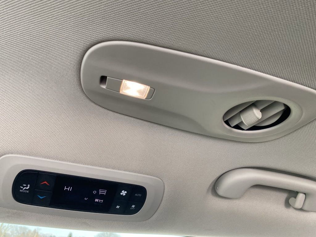 Used 2024 Chrysler Pacifica Touring-L image 25